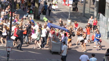 Kissen-Flashmob in Kiel